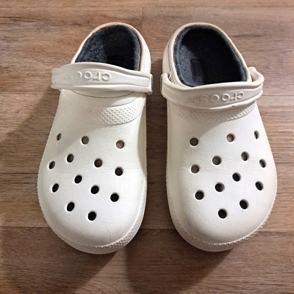 Crocs Dual Comfort Solid White With Gray Fleece L… - image 1